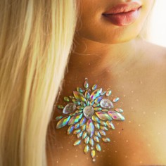 Bijou de corps adhésif