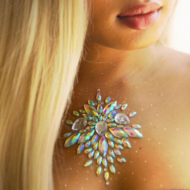 Bijou de corps adhésif